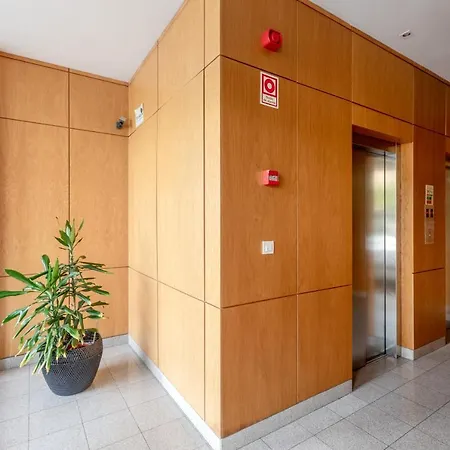 Modern 2 Bedroom Apt 20 Min From City Center Amadora Exterior photo