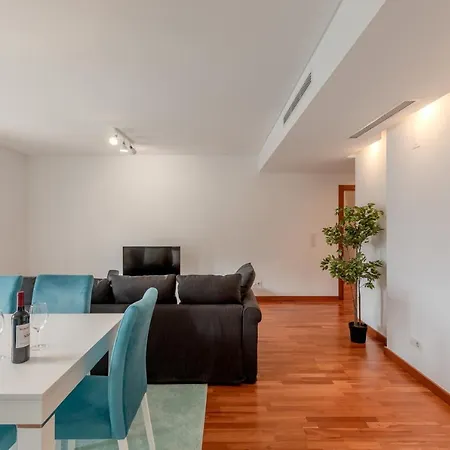 Modern 2 Bedroom Apt 20 Min From City Center Amadora Exterior photo