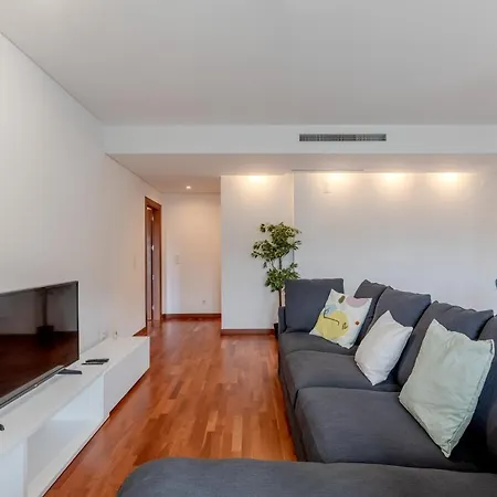 Modern 2 Bedroom Apt 20 Min From City Center Amadora Exterior photo