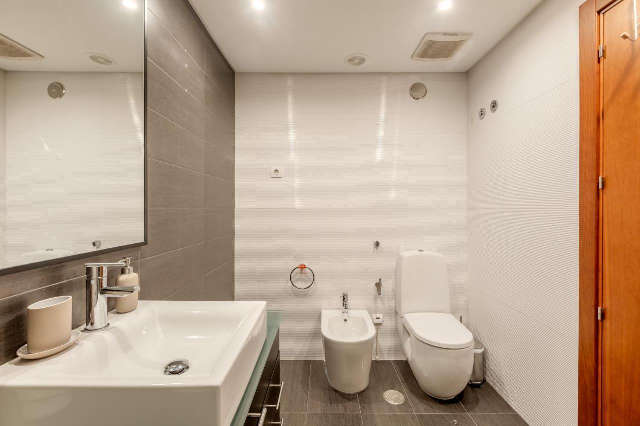 Modern 2 Bedroom 20 Min From Center Apartament *