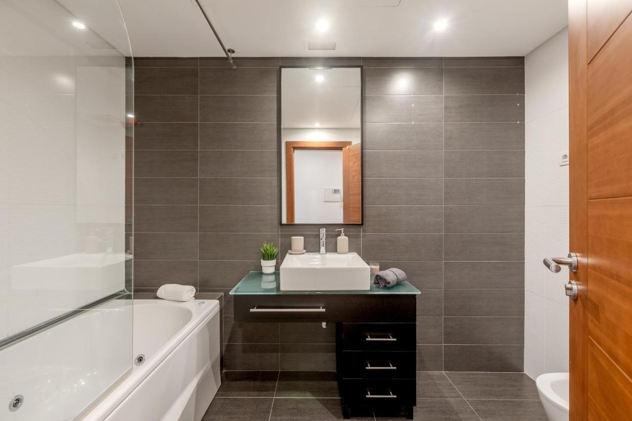 Modern 2 Bedroom 20 Min From Center