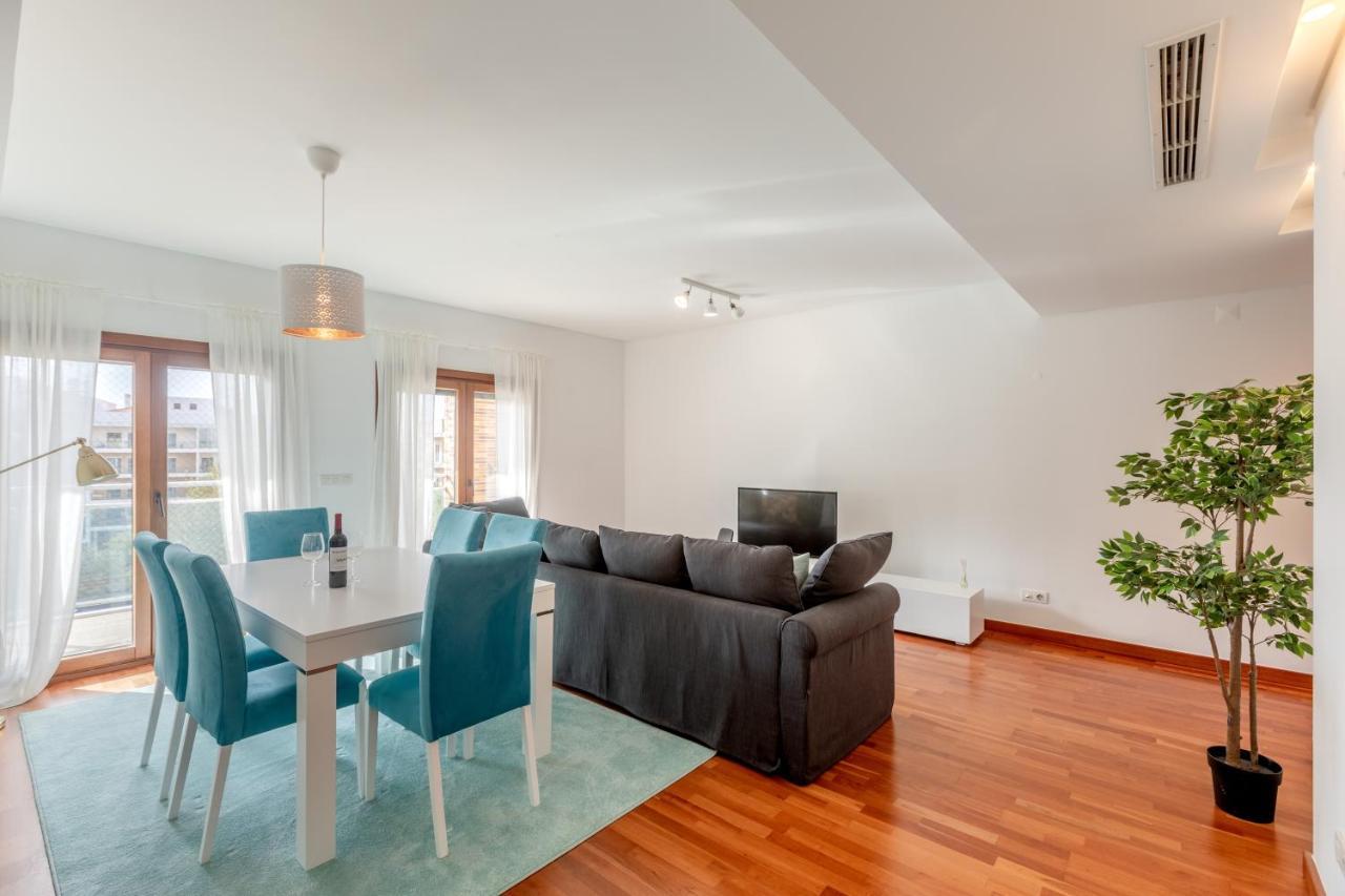 Modern 2 Bedroom 20 Min From Center *