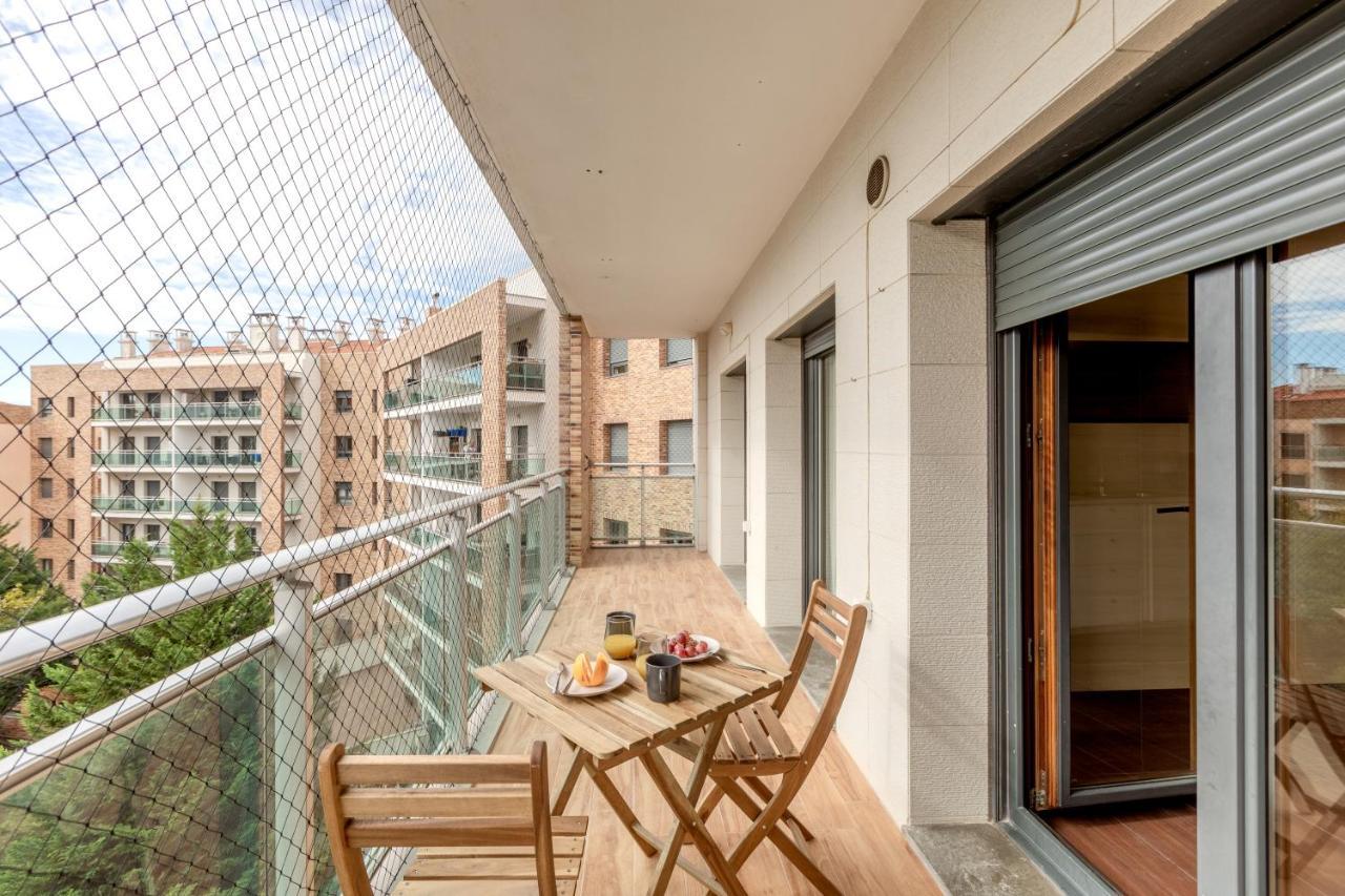 Modern 2 Bedroom 20 Min From Center Apartament
