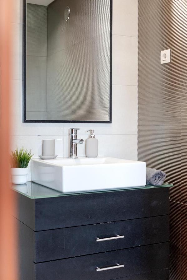 Modern 2 Bedroom 20 Min From Center Amadora