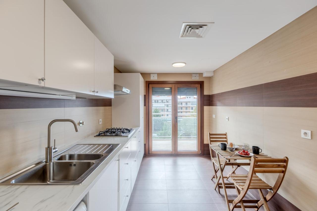 Modern 2 Bedroom 20 Min From Center Apartament