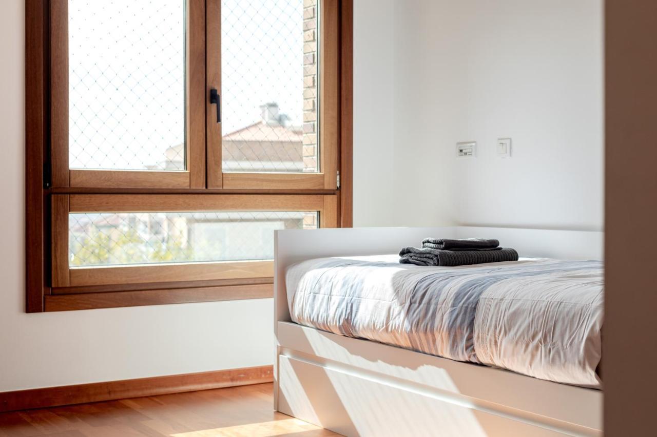 Modern 2 Bedroom 20 Min From Center Apartament *