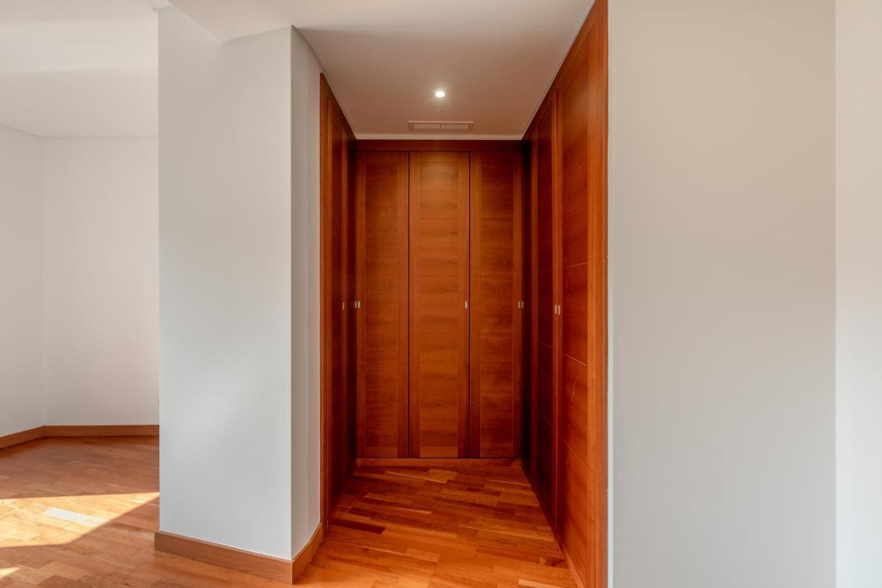Modern 2 Bedroom 20 Min From Center Apartament