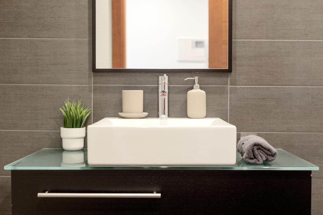 Modern 2 Bedroom 20 Min From Center Apartament *